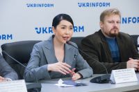 Експерти закликають батьків не виставляти у соцмережах фотографії дітей