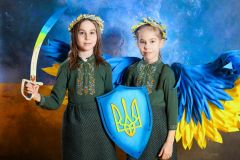 Марійка та Софійка Павлови: «Для нас незламність – це наш мужній народ і вся Україна, які сьогодні  достойно дають відсіч ворогу»!