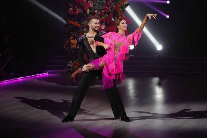 Олександр Прохоров і Анна Різатдінова влаштували яскравий карнавал у восьмому ефірі «Танці з зірками»